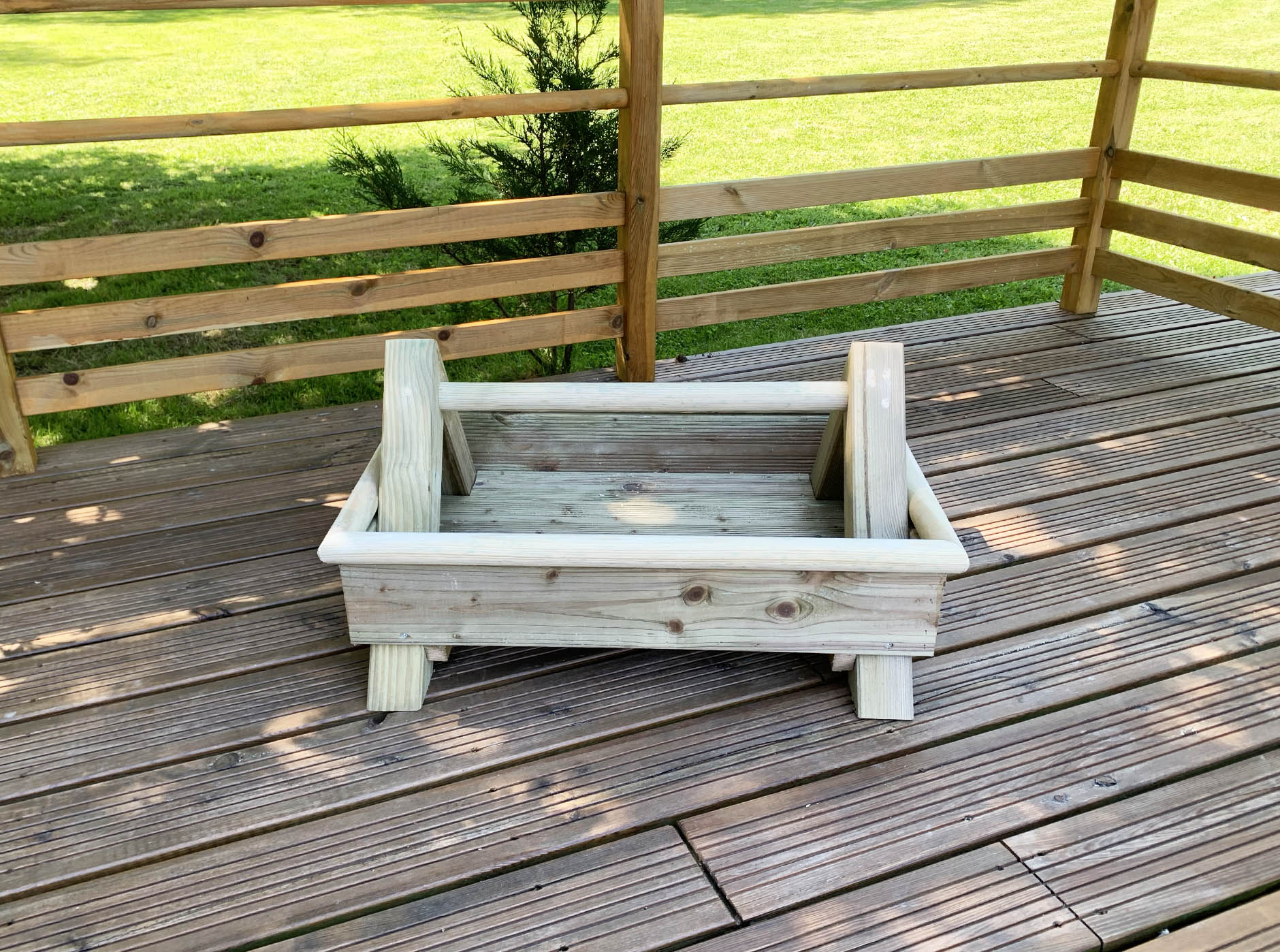 bois-plein-air-jardiniere-caisse-outils-02